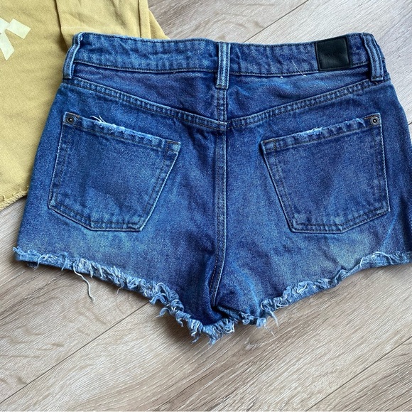 RVCA jean shorts & Pullover - Picture 3 of 10